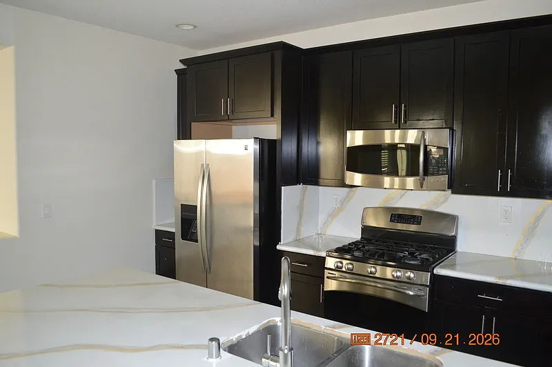 3 bed, 3.0 bath, 1718 sqft, $2,700 — Photo 4