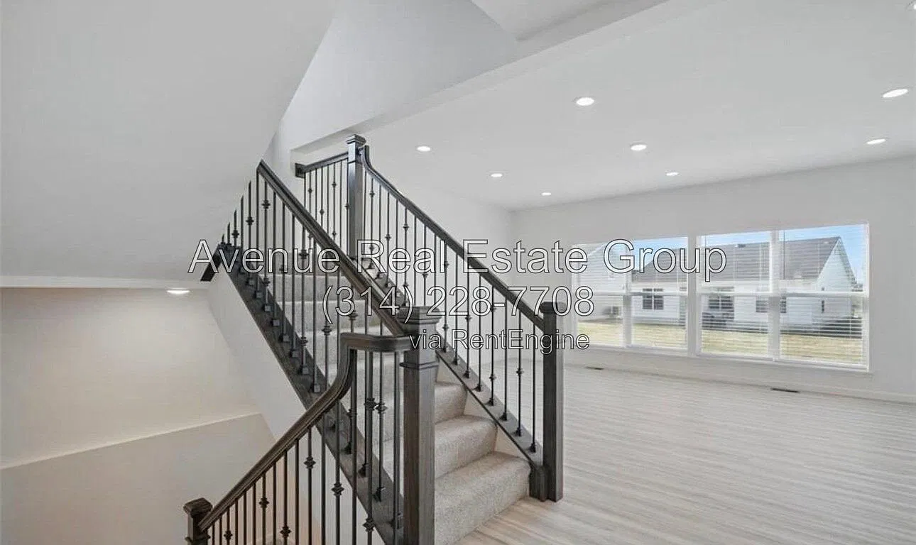 4 bed, 2.5 bath, 2544 sqft, $2,975 — Photo 2