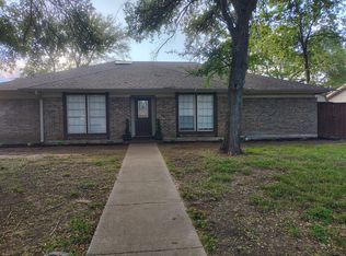 2100 Arlena Dr, Arlington, TX 76012