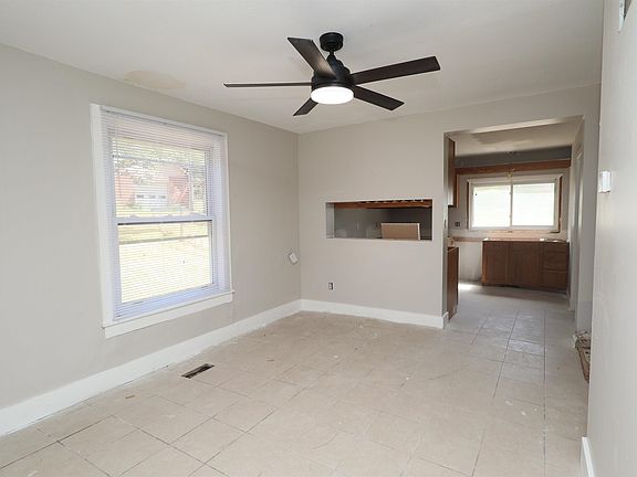 5th image of 802 Locust St
