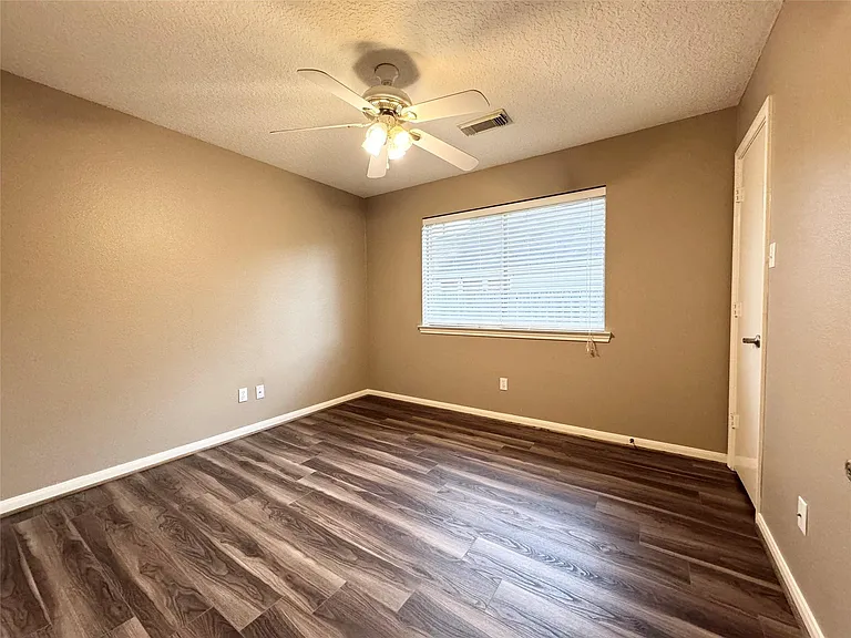 4006 Hunnington Dr — Photo 31