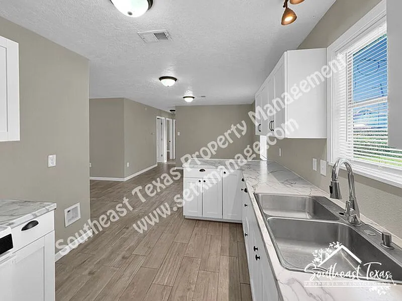 3 bed, 1.0 bath, 1092 sqft, $1,599 — Photo 4