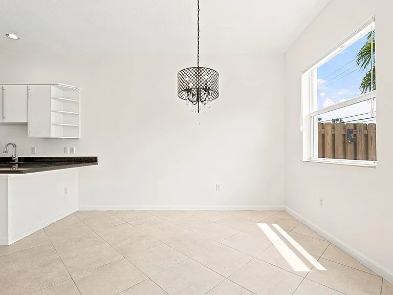1224 NE 18th Ave #1 — Photo 9