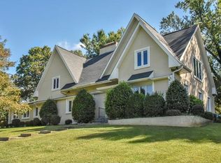 25 E Avon Pkwy, Asheville, NC 28804