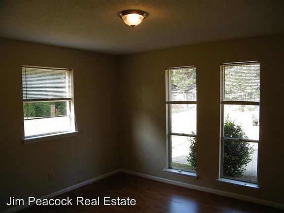 4th image of 3005 Hines Dr
