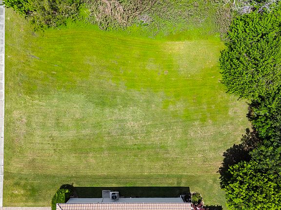 5th image of 1874 Dogwood Dr