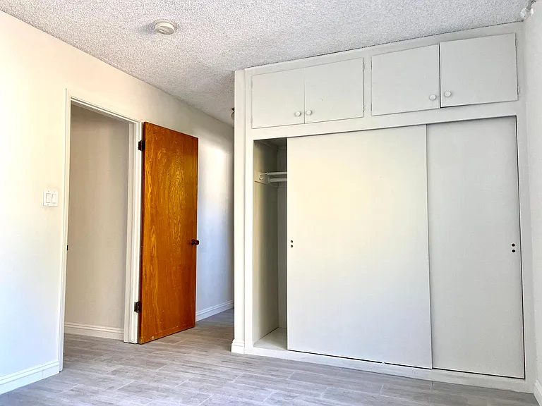 921 E Las Tunas Dr — Photo 7