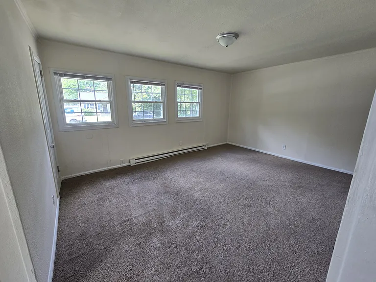 1025 Bradley Ln — Photo 7