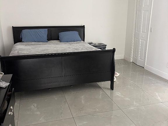 5th image of 944 SW Delrio Boulevard