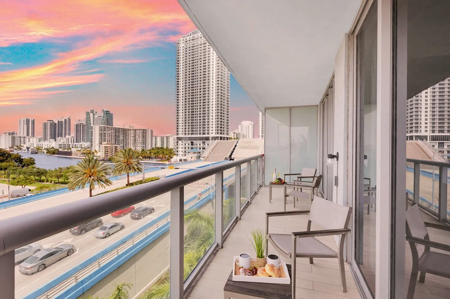 1 bed, 1.0 bath, 699 sqft, $2,062 — Photo 3