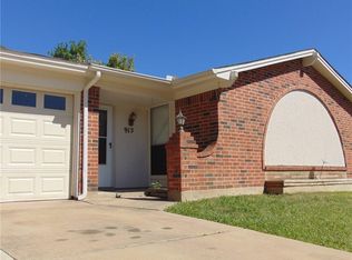 915 Highcrest Dr, Arlington, TX 76017