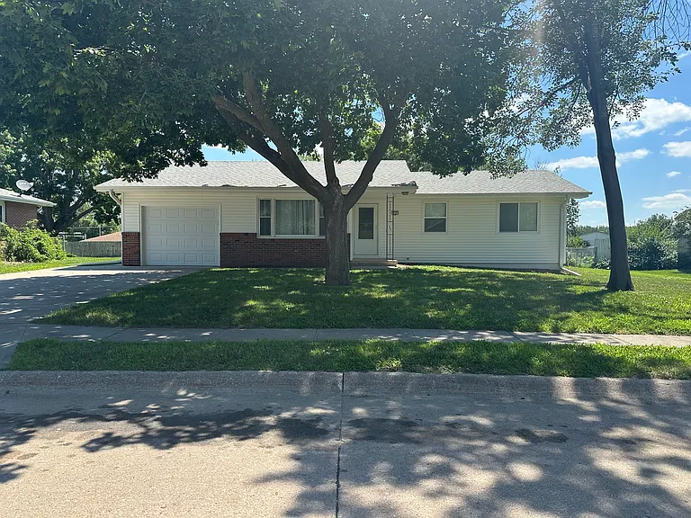 112 Meadow Ln — Photo 1