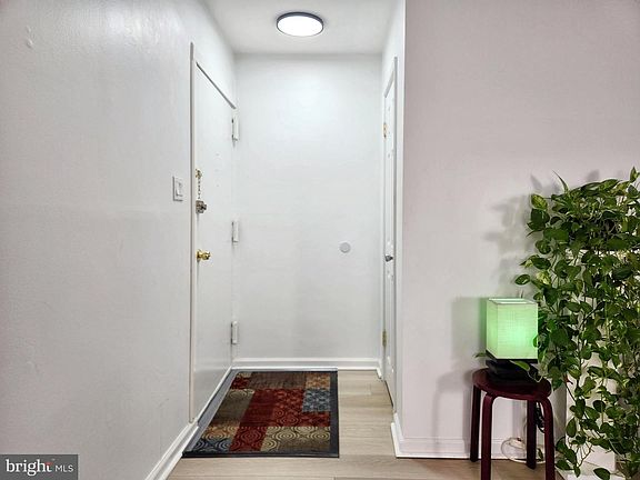 4th image of 2901 Charing Cross Rd Unit 12/8