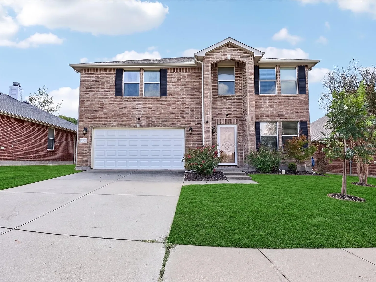3 bed, 2.5 bath, 2354 sqft, $2,500 — Photo 1