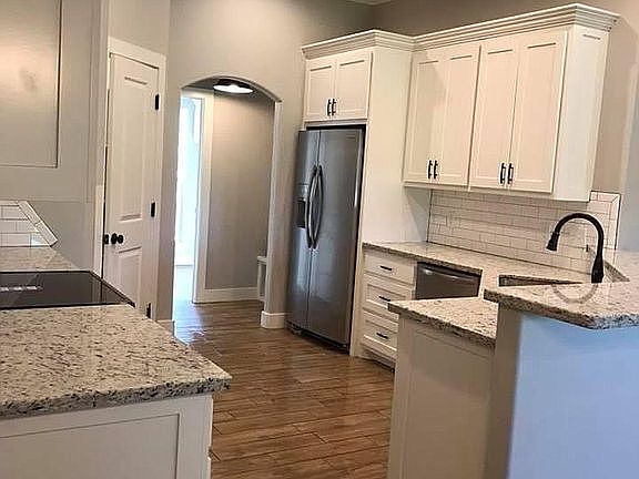 4th image of 1040 Vivian St