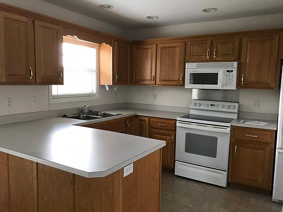 3rd image of 545 Matterhorn Dr