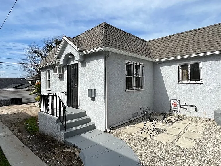 3926 W 28th St — Photo 1