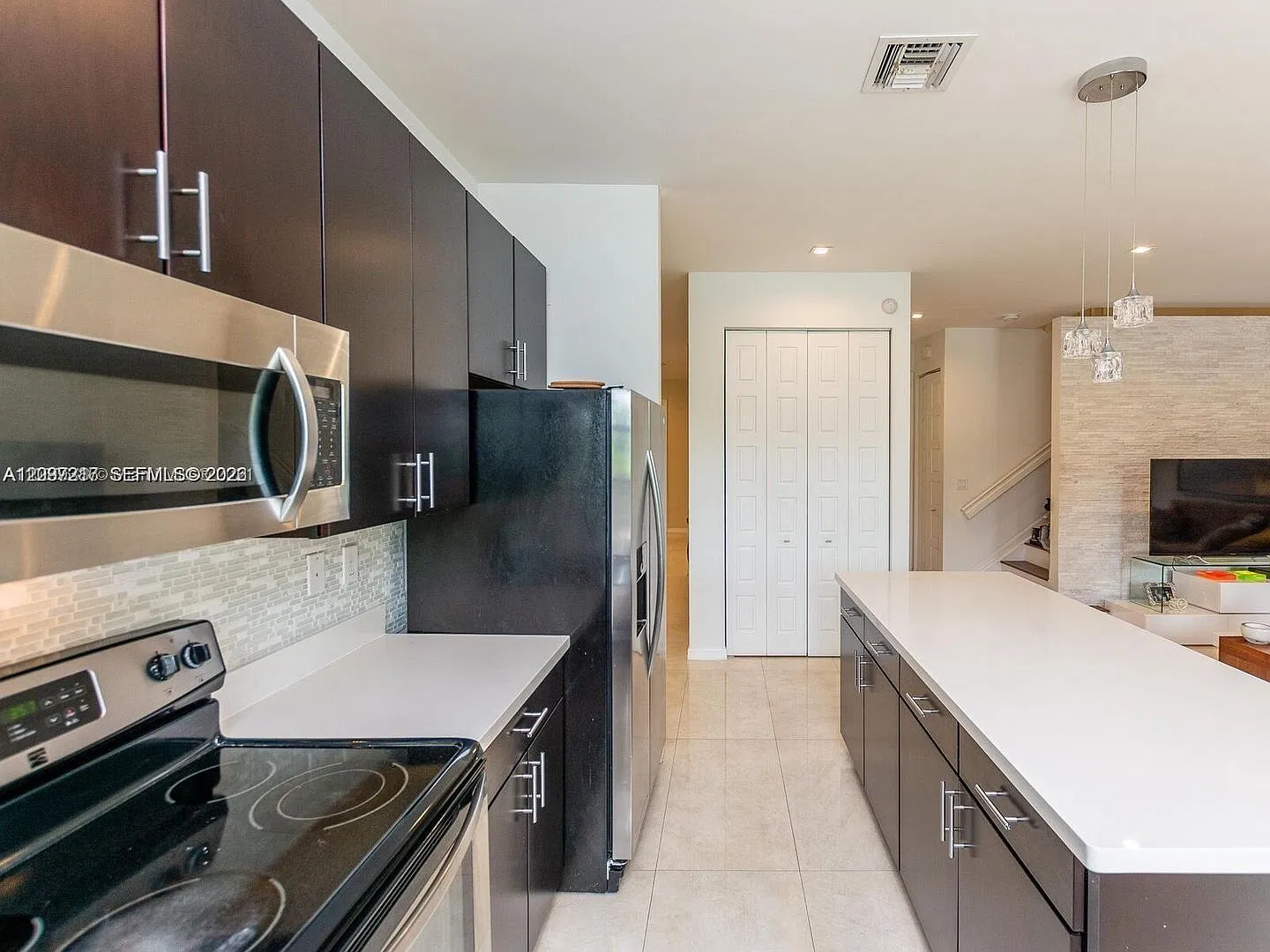 733 NE 193rd Terrace 733, Miami, FL 33179 - 3983 — Photo 2