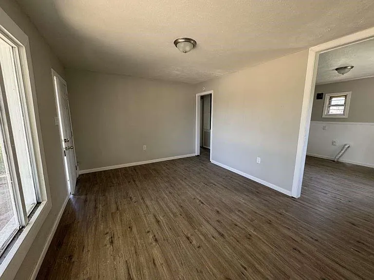 904 E Stanford St — Photo 6