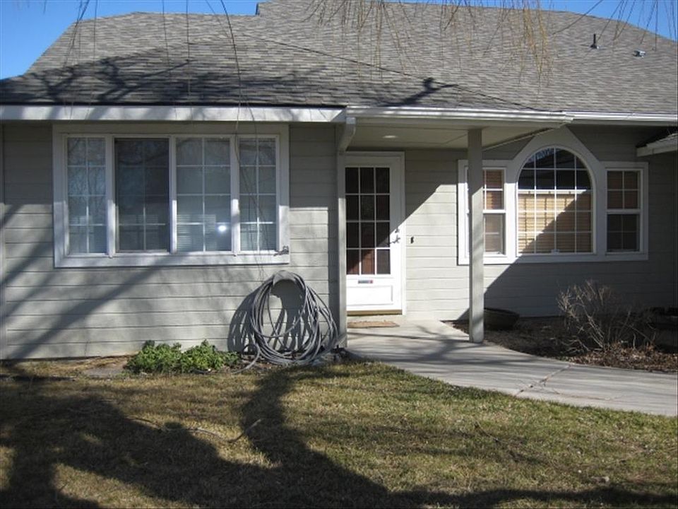 2nd image of 922 N Dawn Dr