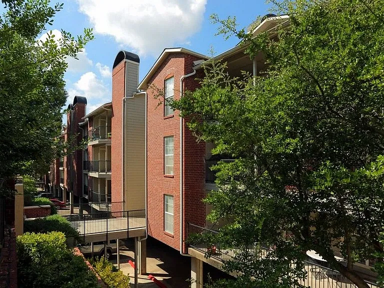 Lincoln Park Apartments — Photo 20