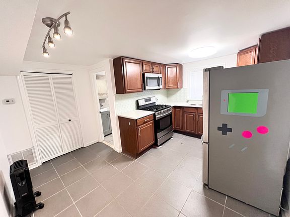 3rd image of 934 New Market St #4