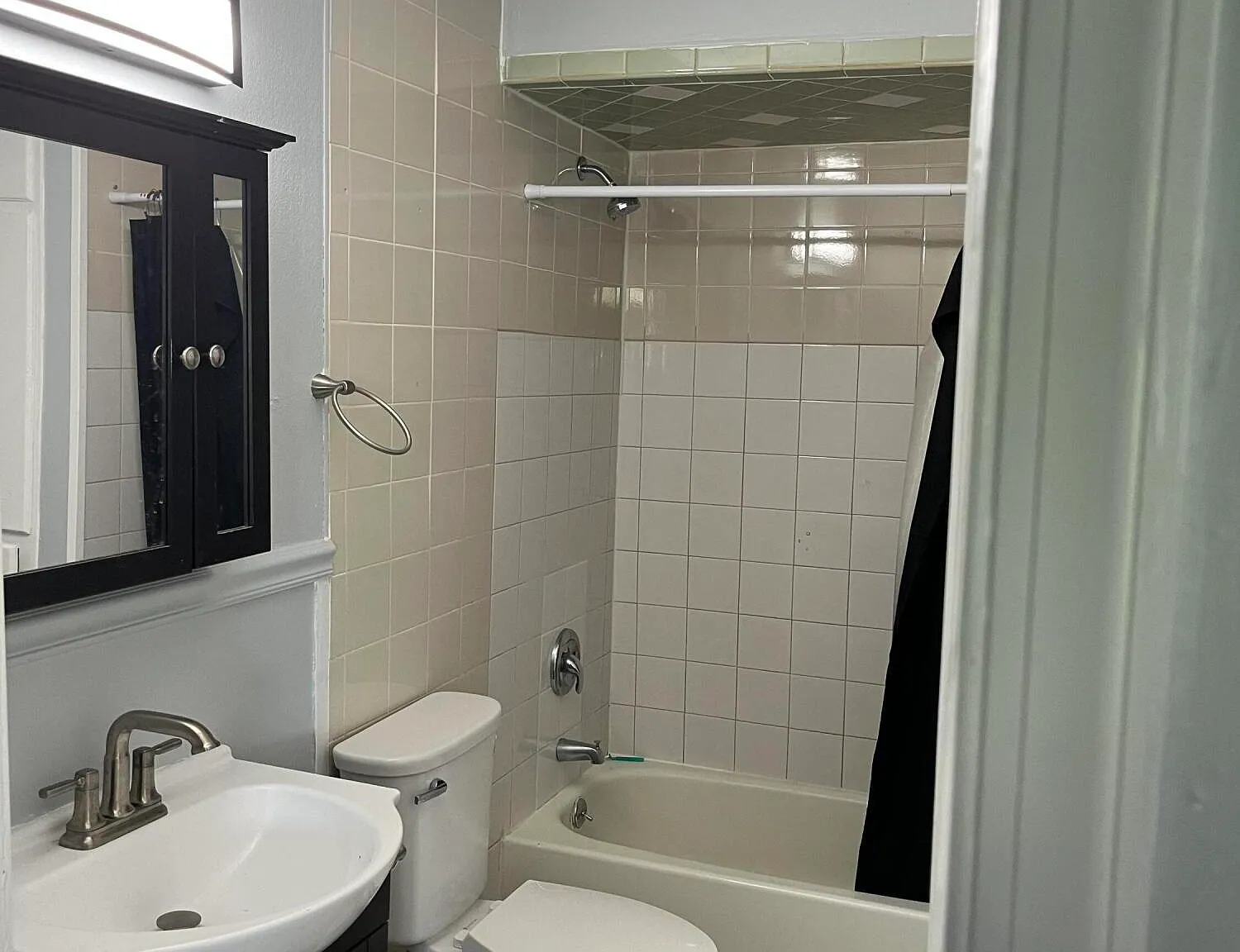 2 bed, 7403 sqft, $1,950 — Photo 3