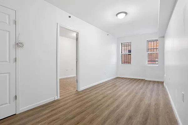 Rented by Safdie Realty Group | media 3