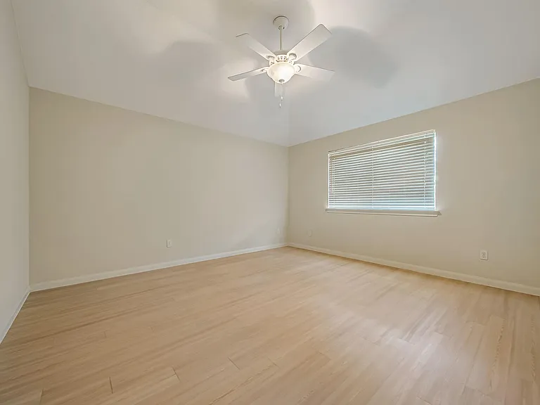 12810 Lake Shore Dr — Photo 16
