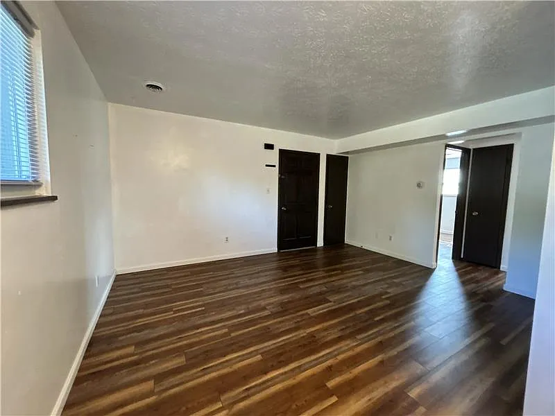 2 bed, $650 — Photo 2