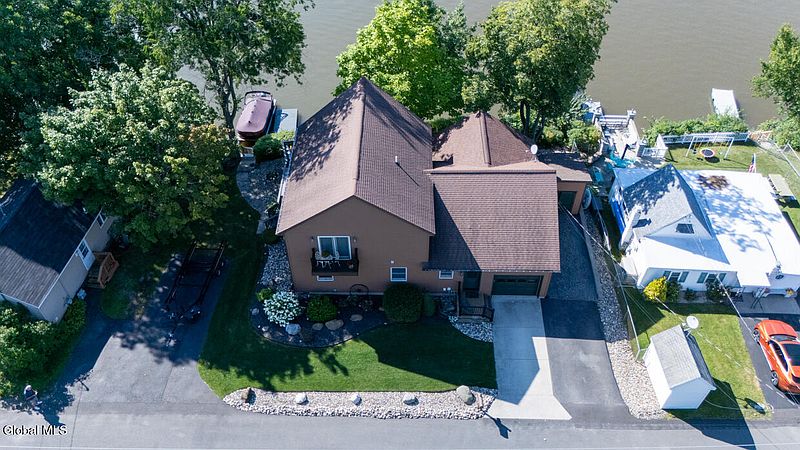 3rd image of 270 Forts Ferry Road