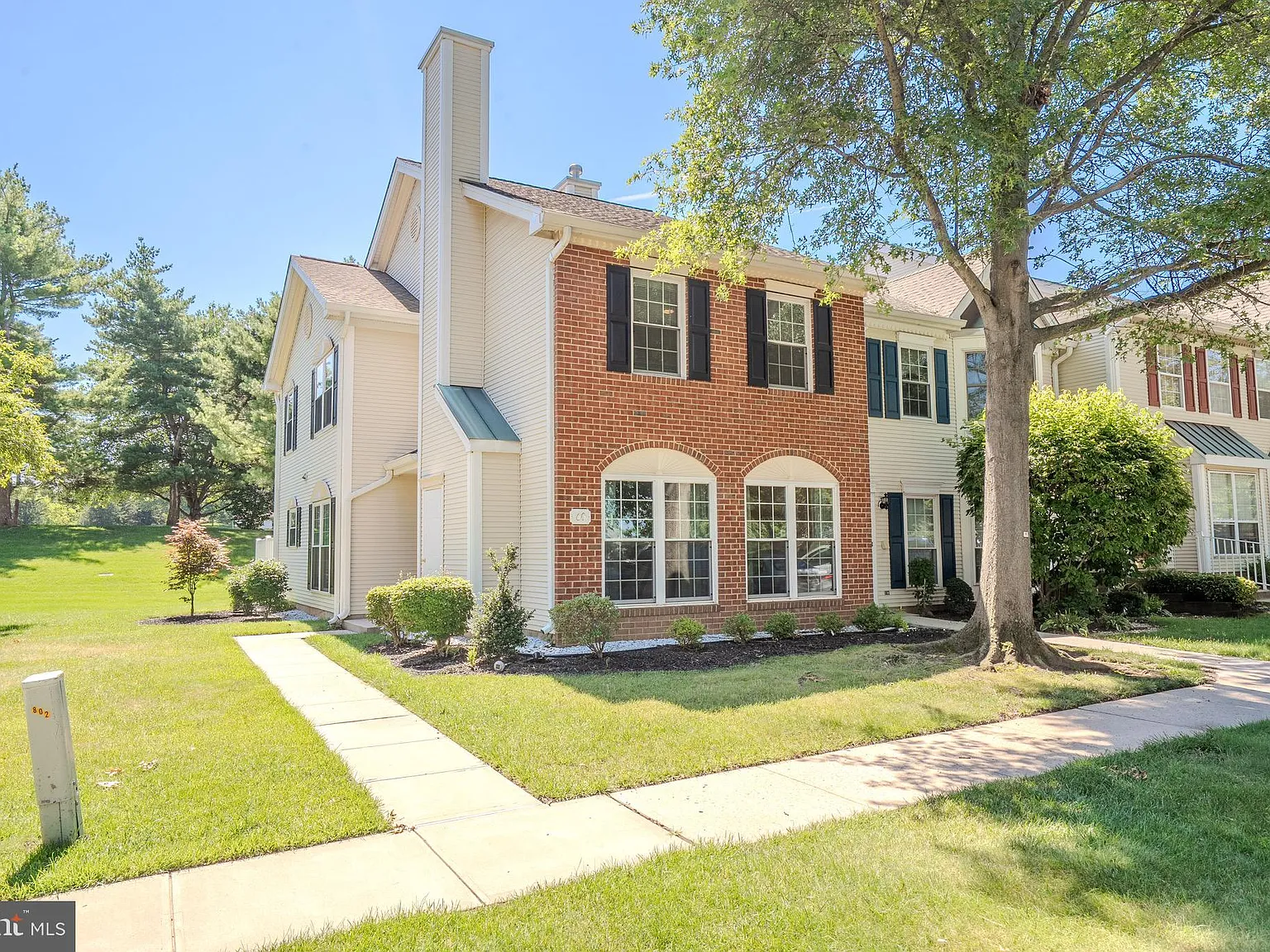 3 bed, 2.5 bath, 1866 sqft, $3,600 — Photo 3