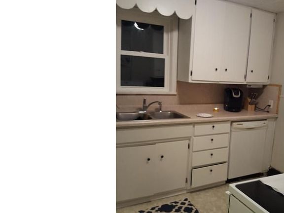 3rd image of 221 Meeker Ave S