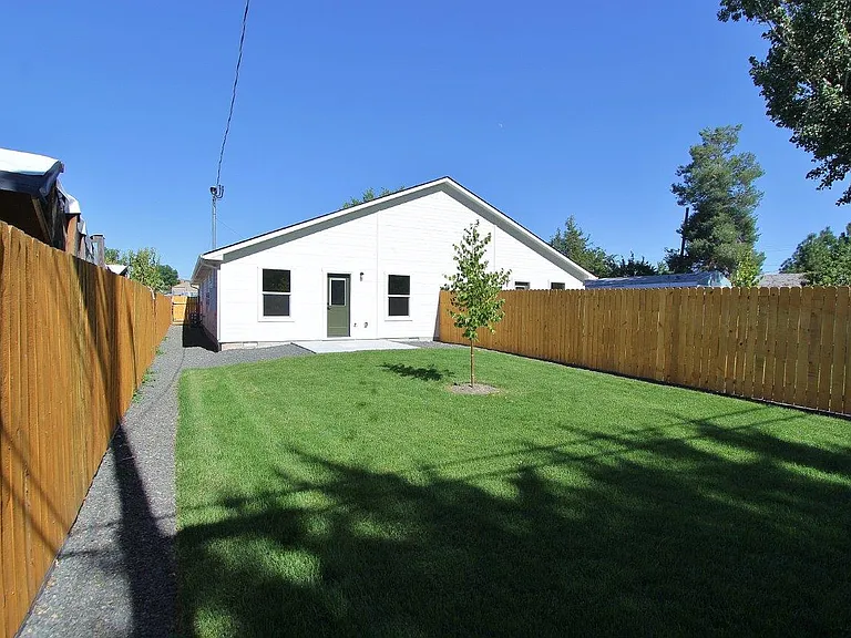 1115 S Commercial Ave #2 — Photo 12