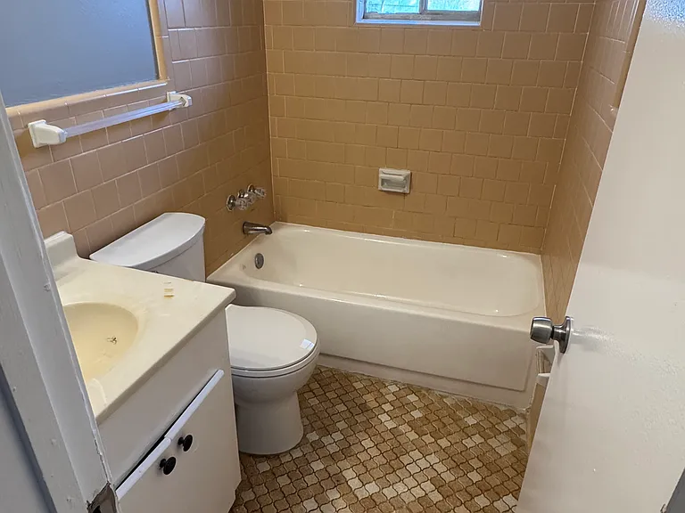 312 Upton Rd — Photo 2