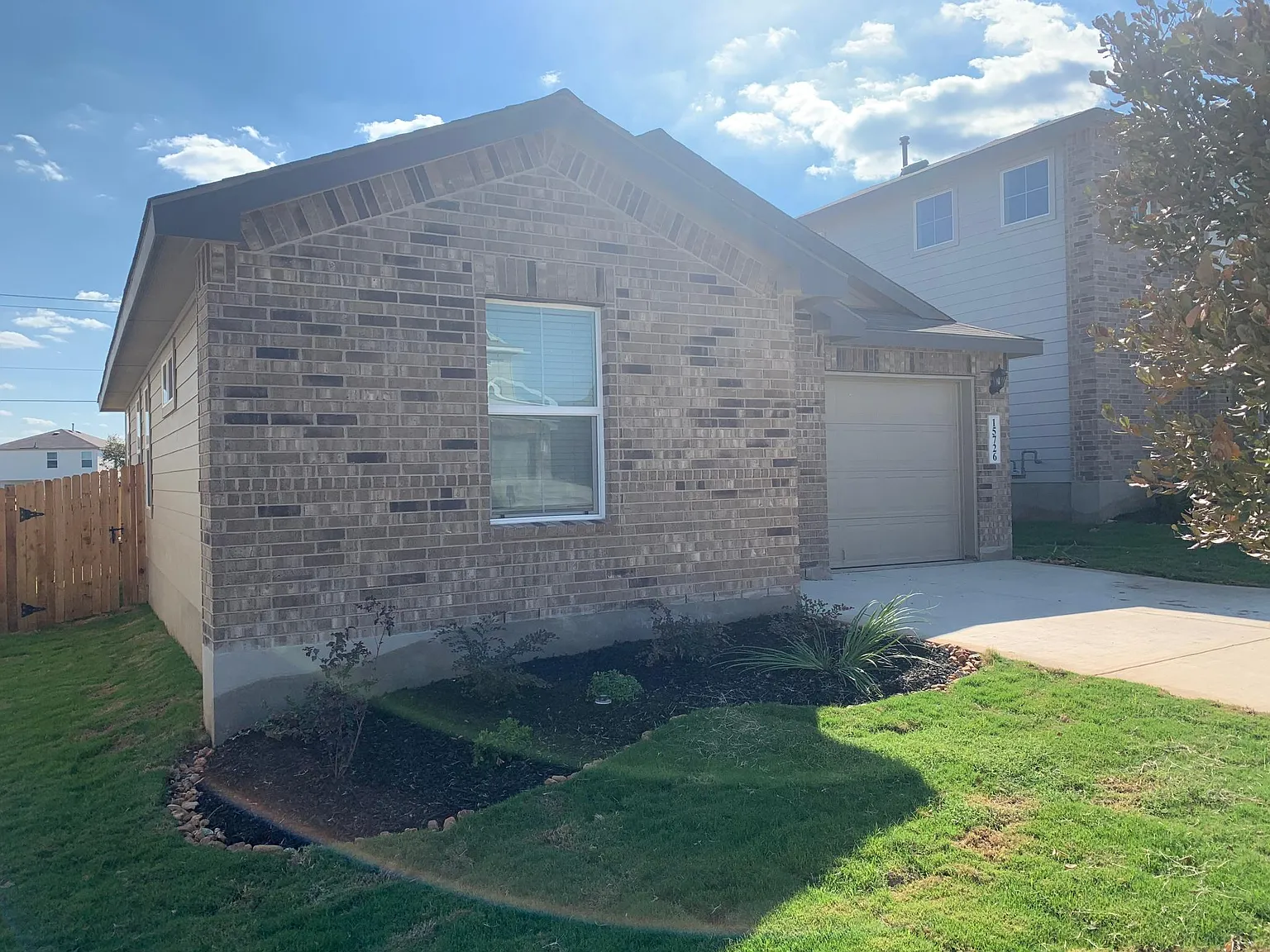 3 bed, 1180 sqft, $1,600 — Photo 2