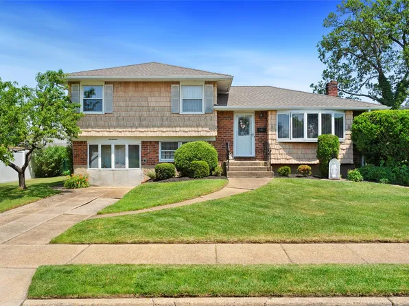 17 Damin Drive, Farmingdale, NY 11735