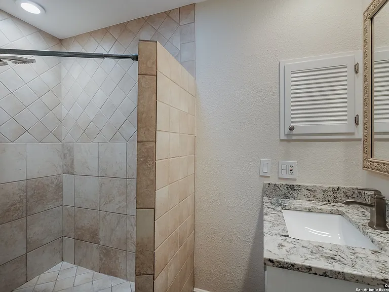 734 Susie Ct — Photo 15