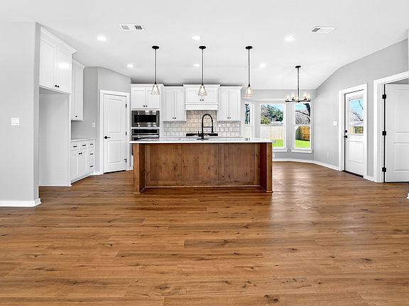 4th image of 1401 Rambler Dr