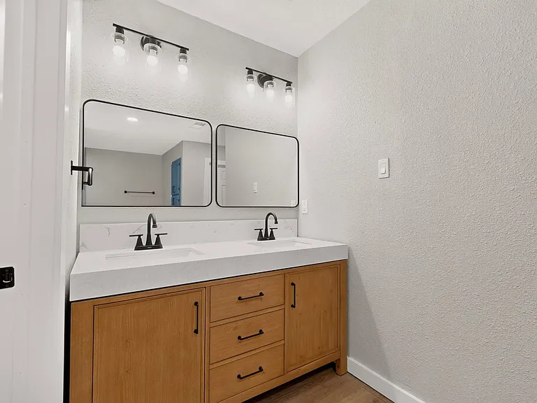2308 Chamberlain Dr — Photo 23