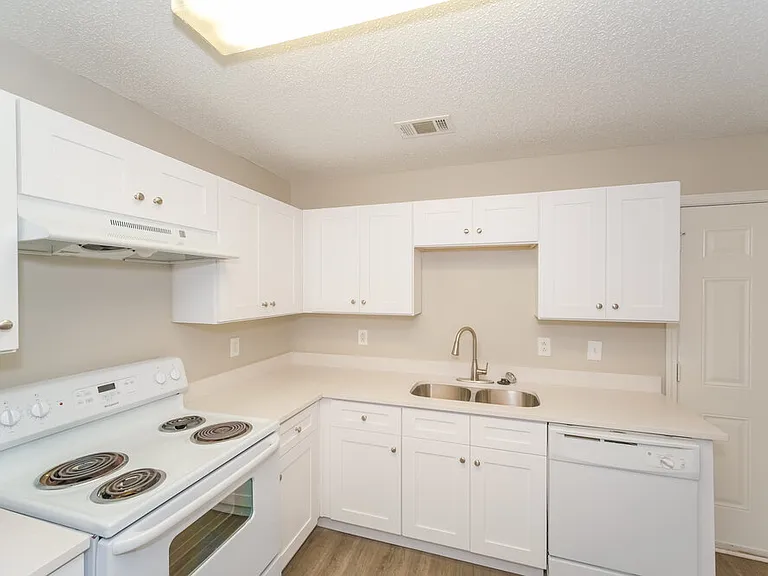 2150 Ivy Ln — Photo 6
