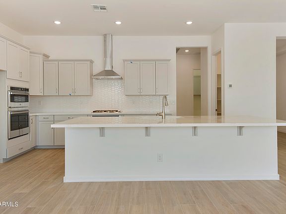 4th image of 14557 W VOLTAIRE Street