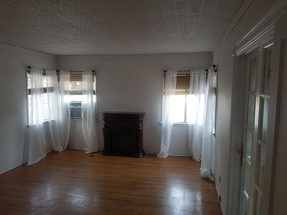 3rd image of 2300 W Oak St