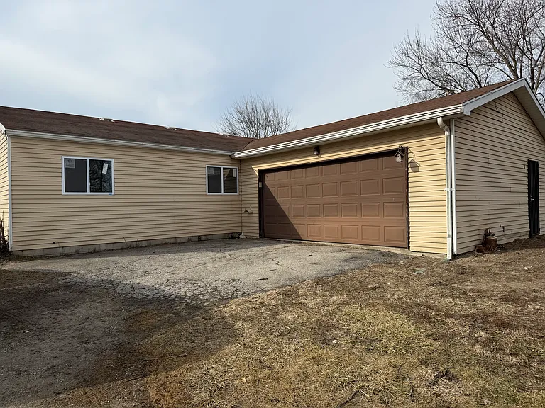 4837 W Bancroft St — Photo 46