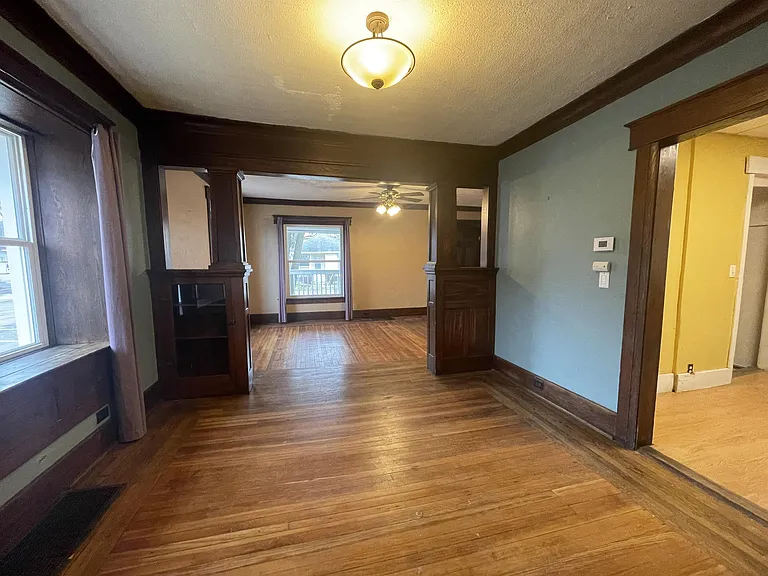 329 S Clemens Ave — Photo 3