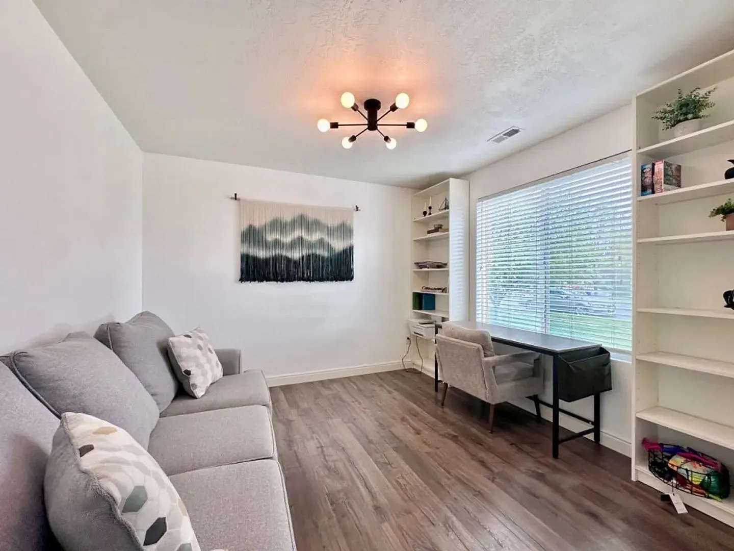 Gorgeous and Spacious 5 Bedroom House — Photo 3