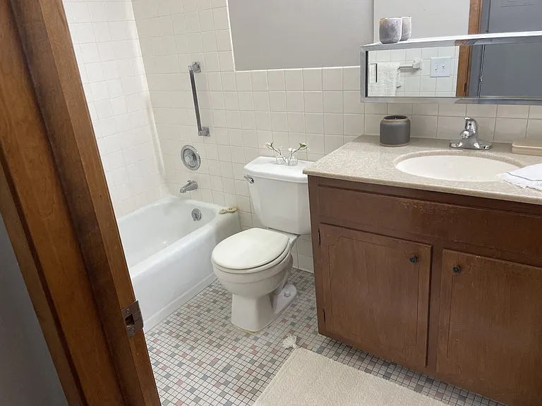 Colonial Terrace — Photo 40