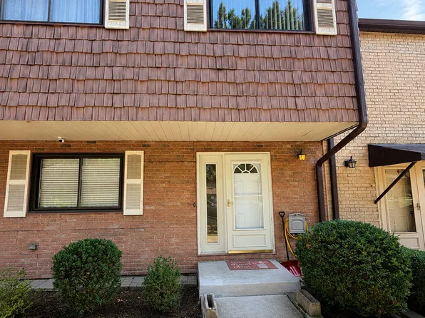 495 Crow Ln #495, Wheeling, IL 60090