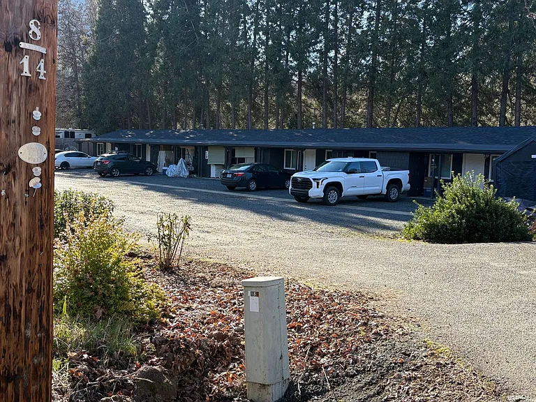 655 Rogue River Hwy — Photo 13