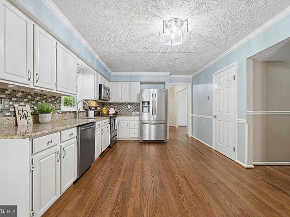 5th image of 6396 Devonshire Ln